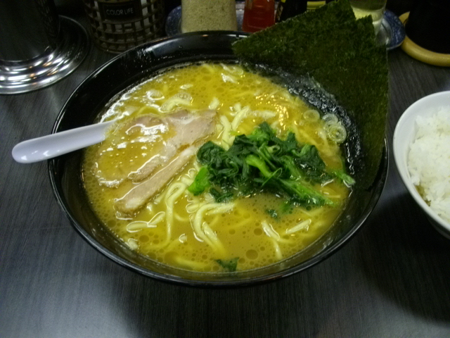 ラーメン 中盛 ライス 横浜家系ラーメン銀家戸塚店 神奈川県横浜市戸塚区 ドライブグルメ ラーメン紀行